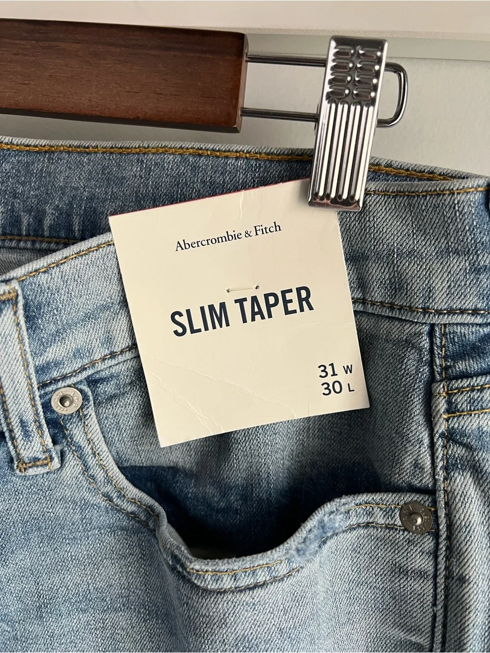 NWT Abercrombie & Fitch Slim Taper Jeans 31x30 Light Wash Distressed Stretch